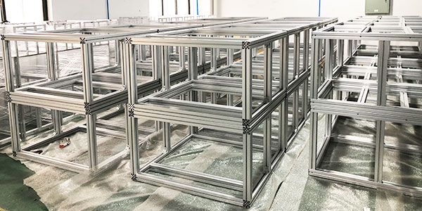 工業(yè)鋁型材上使用角件的注意事項(xiàng)